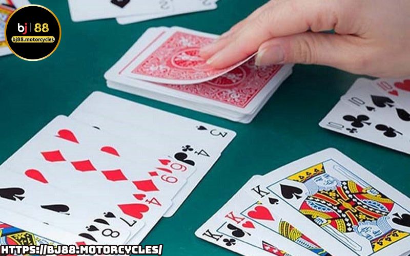 Phỏm BJ88 là game bài hấp dẫn, đòi hỏi chiến thuật cao, mang đến trải nghiệm giải trí đỉnh cao